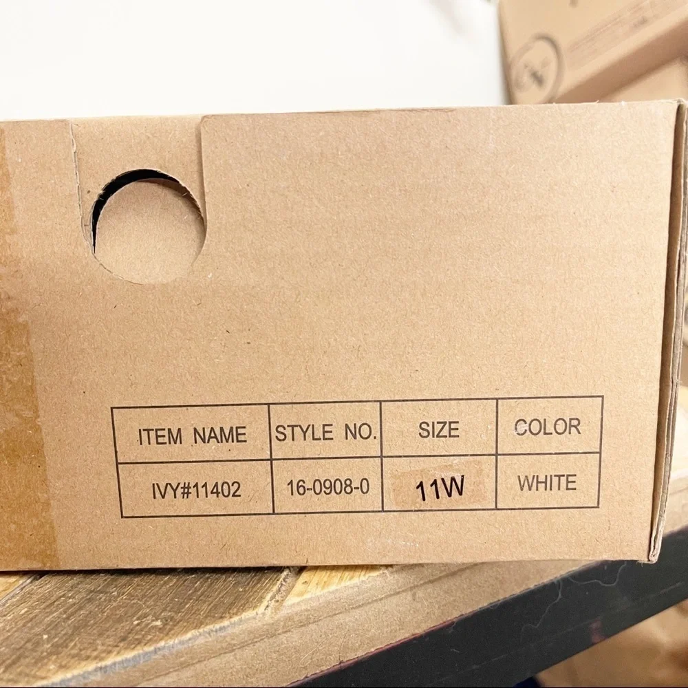 Comfortview Ivy White Strappy Sandals 11W wide width - Picture 2 of 9